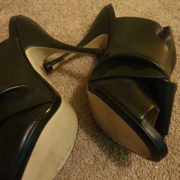 Slippers - Picture 2 of 3